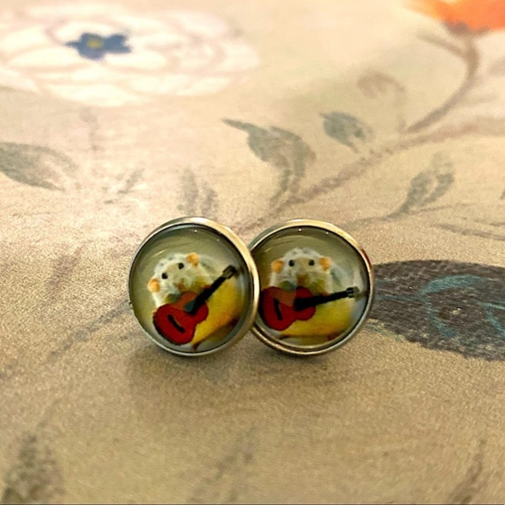 super cute mouse ๐ญ and guitar stud earrings - Picture 3 of 6